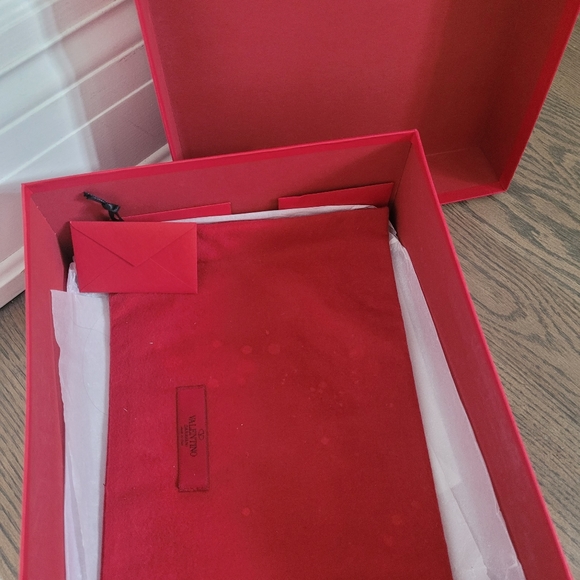 Valentino Garavani Women's Rockstud Sneakers Fuschia 35 - Picture 6 of 6